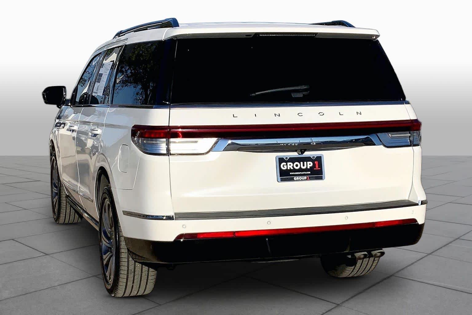 Used 2024 Pristine White Lincoln Reserve image 12