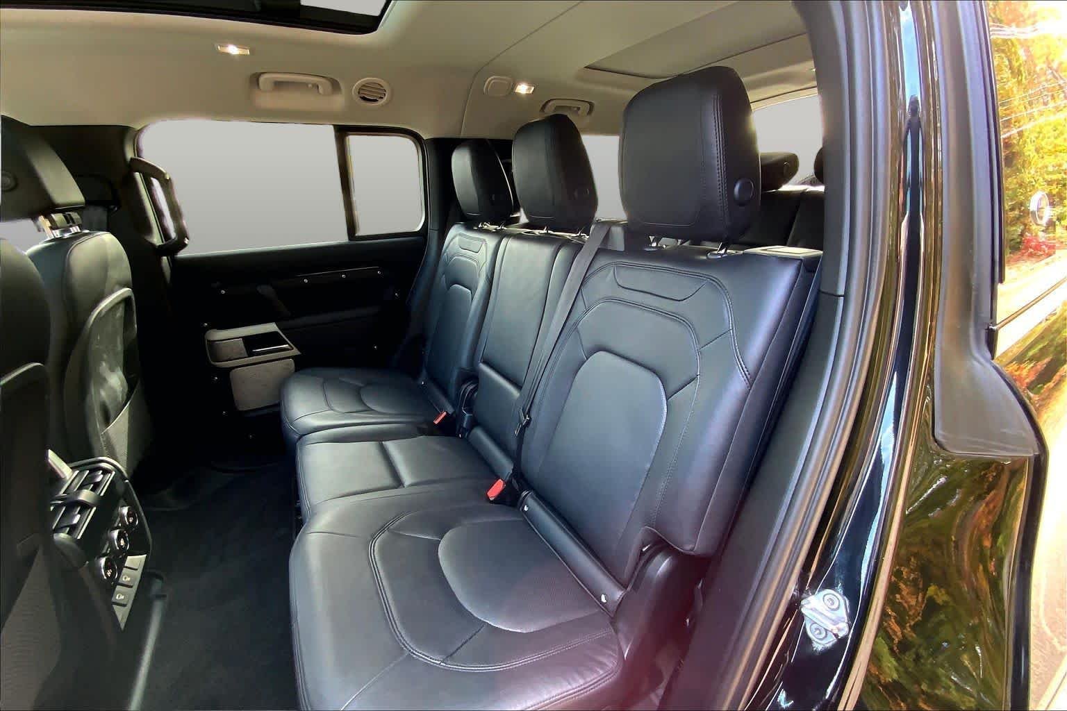 Used 2024 black Land Rover S image 19