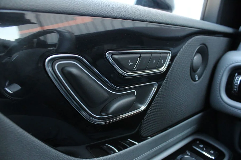 Used 2020 Gray Lincoln Reserve image 3