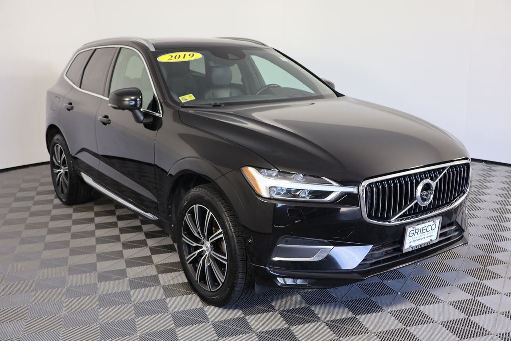 Used 2019 Black Volvo T5 Inscription image 1