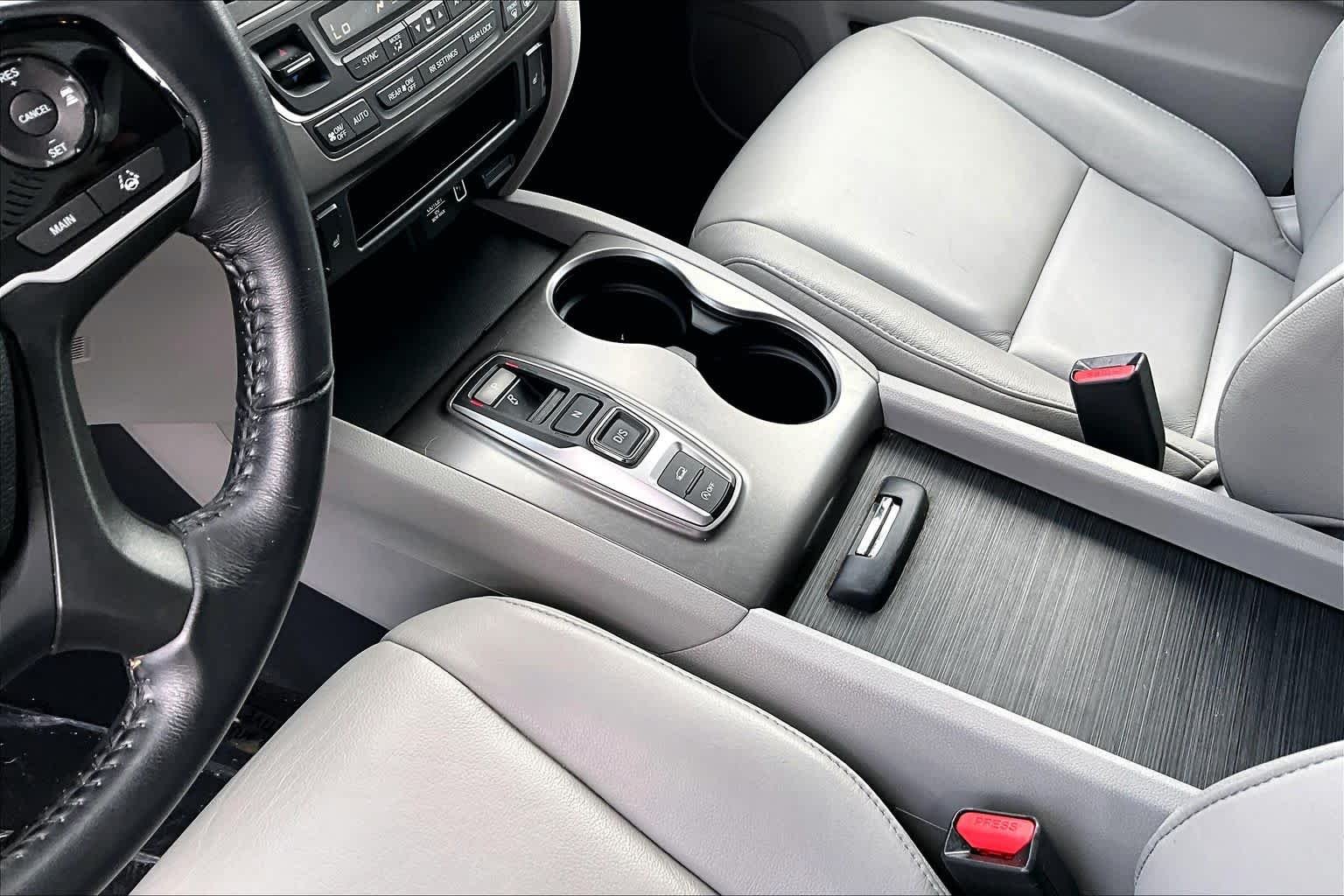 Used 2021 Lunar Silver Metallic Honda EX-L image 16