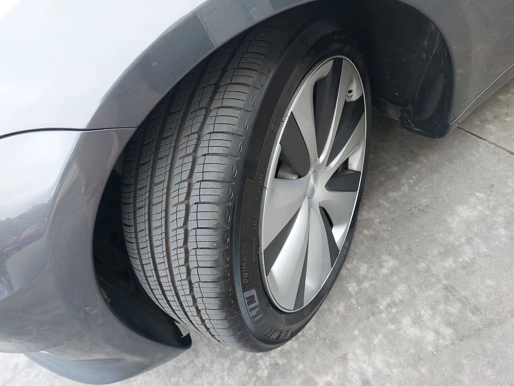 Used 2021  Tesla Long Range image 31