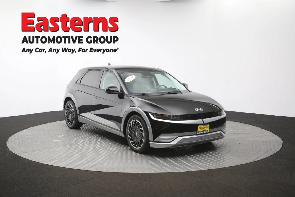 Used 2023 Black Hyundai Limited image 54