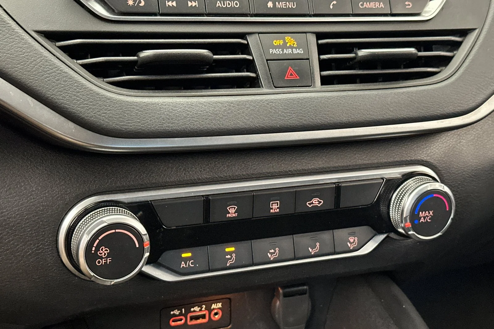 Used 2019 Red Nissan 2.5 SR image 19