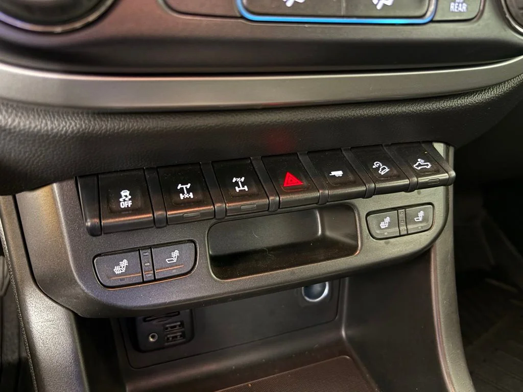 Used 2022 Blue Chevrolet ZR2 image 25