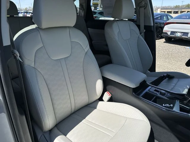 New 2026 Wolf Gray Kia S image 25