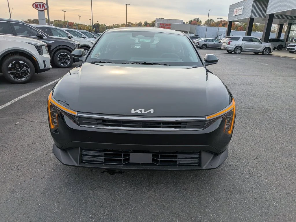 New 2027 Aurora Black Kia LXS image 29