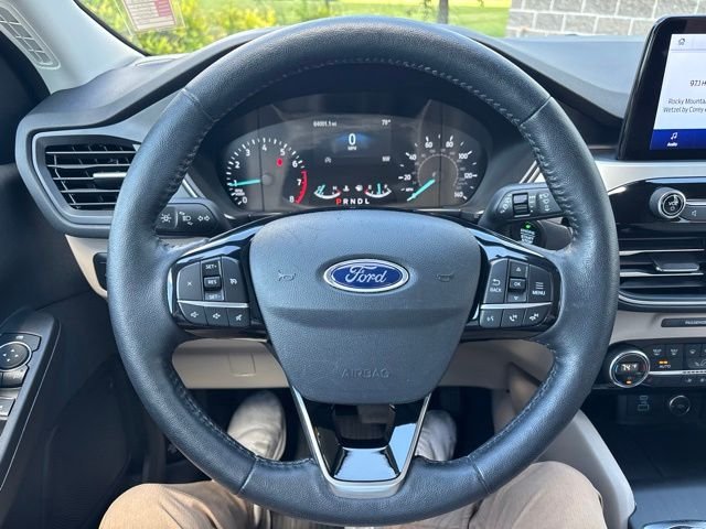 Used 2021 Gold Ford SE image 17