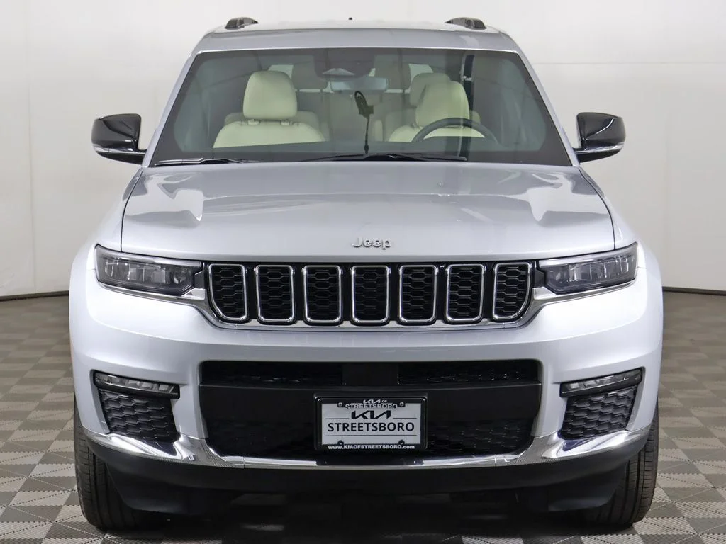 Used 2023 Silver Jeep Limited image 14