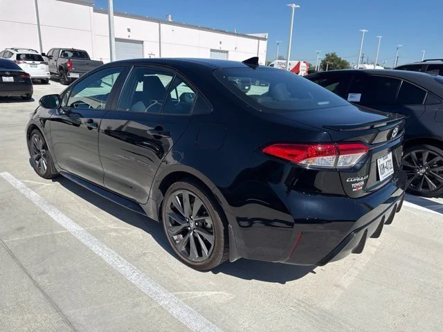 Used 2025  Toyota SE image 3