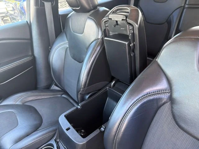 Used 2018 Diamond Black Jeep Latitude Plus image 27