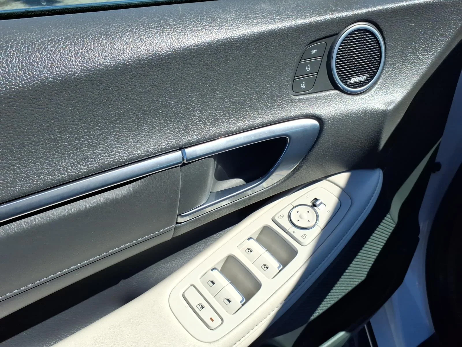 Used 2023 White Hyundai Limited image 18