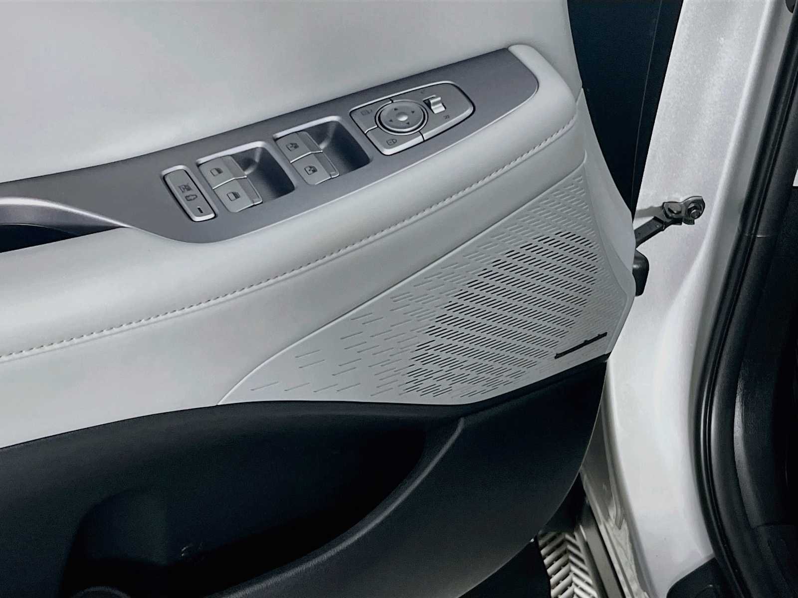 Used 2024 Typhoon Silver Hyundai SEL 7P image 19