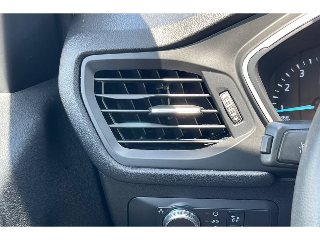 Used 2022 ICONIC SILVER Ford SE image 29