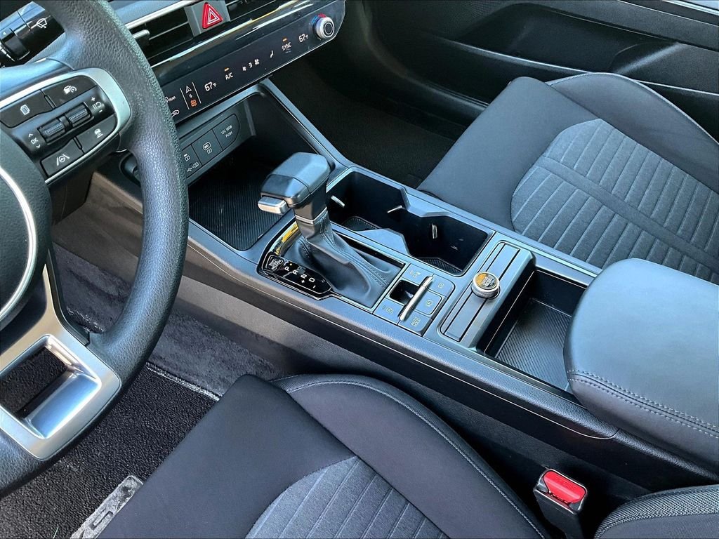 Used 2025 White Kia LXS image 19