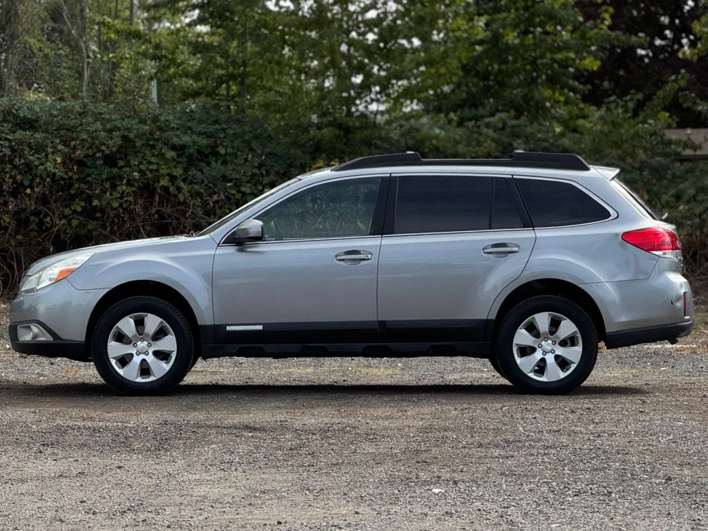 Used 2011 Silver Subaru 2.5i Premium image 4