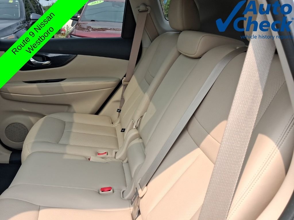Used 2017 Gray Nissan SL image 13