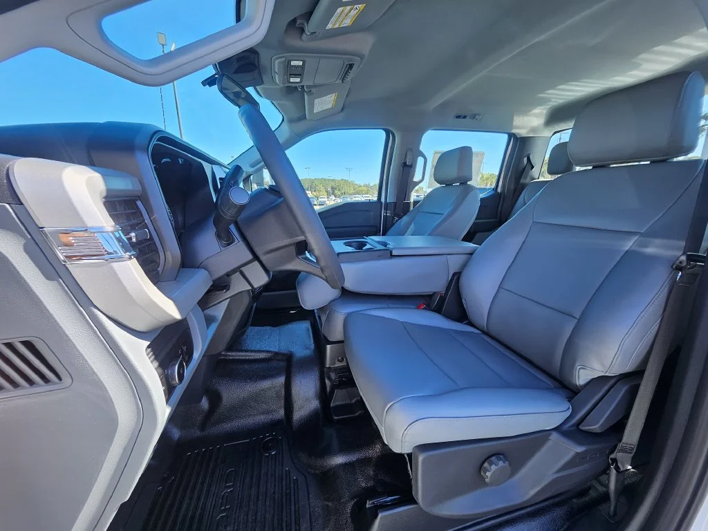 New 2027 Oxford White Ford F-250® XL image 4