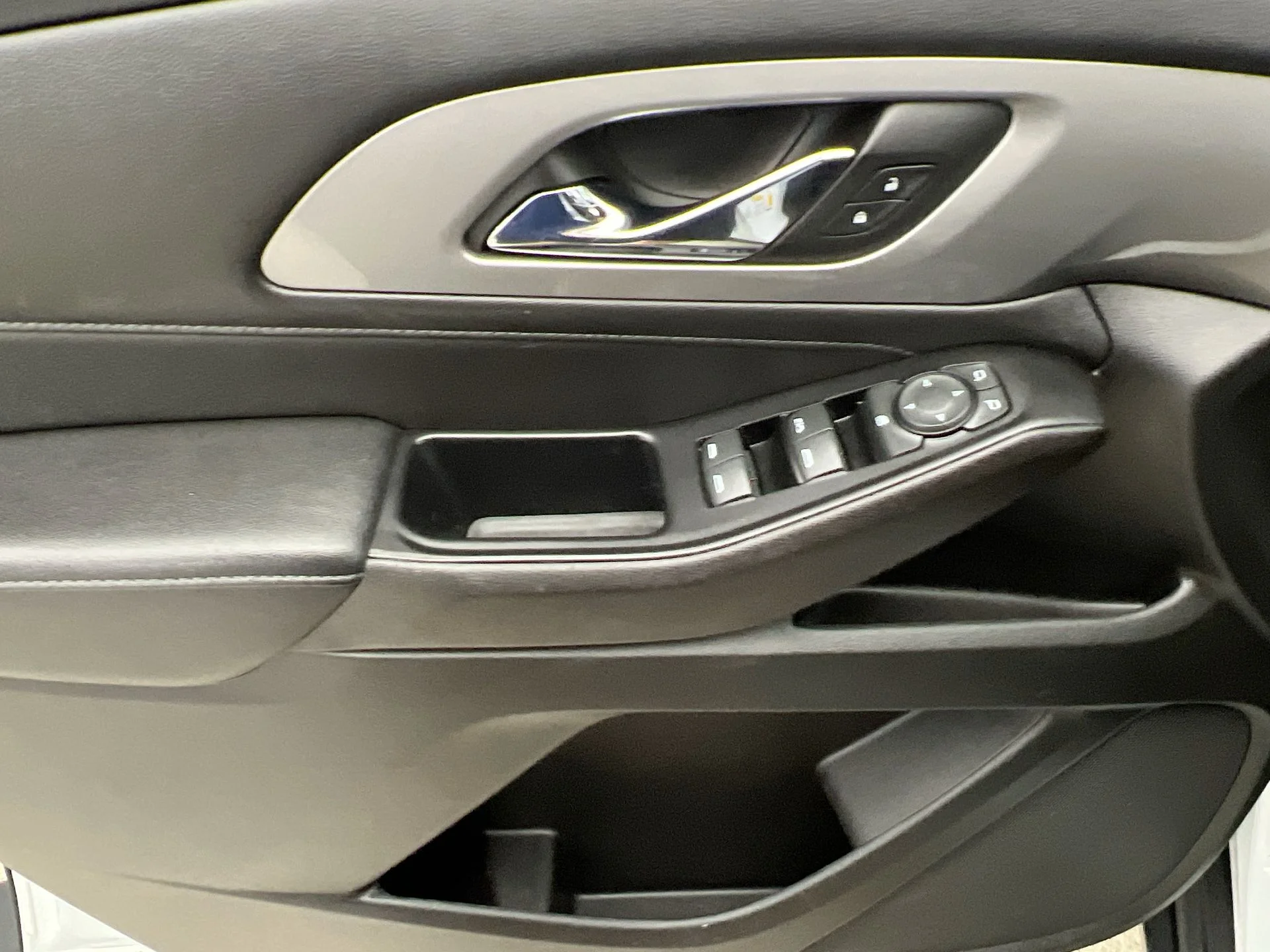Used 2023 White Chevrolet LT image 21