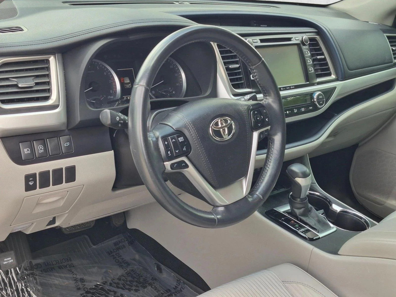 Used 2018 Alumina Jade Metallic Toyota LE Plus image 10