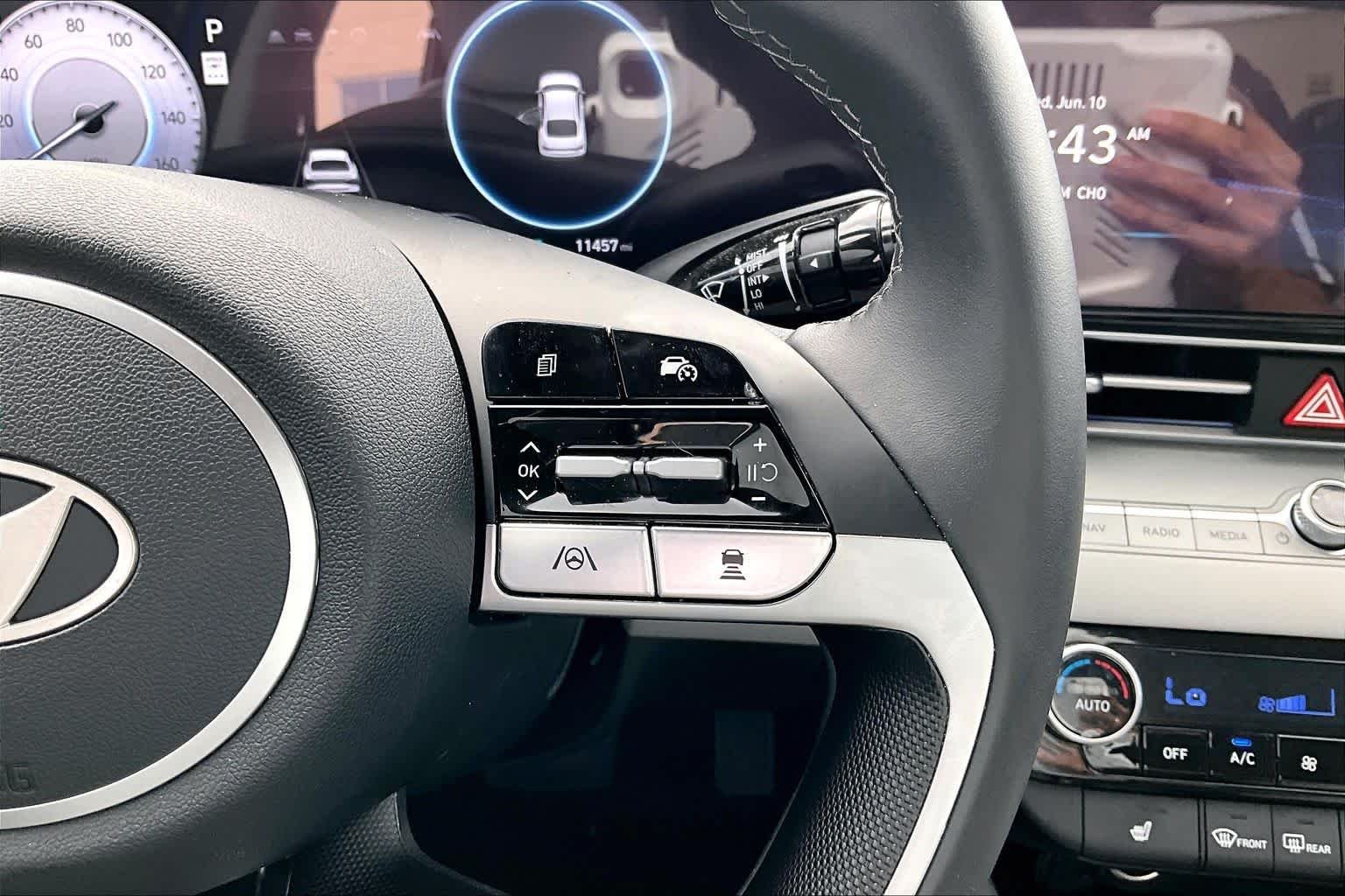 2025 Hyundai Elantra Limited - Photo 42