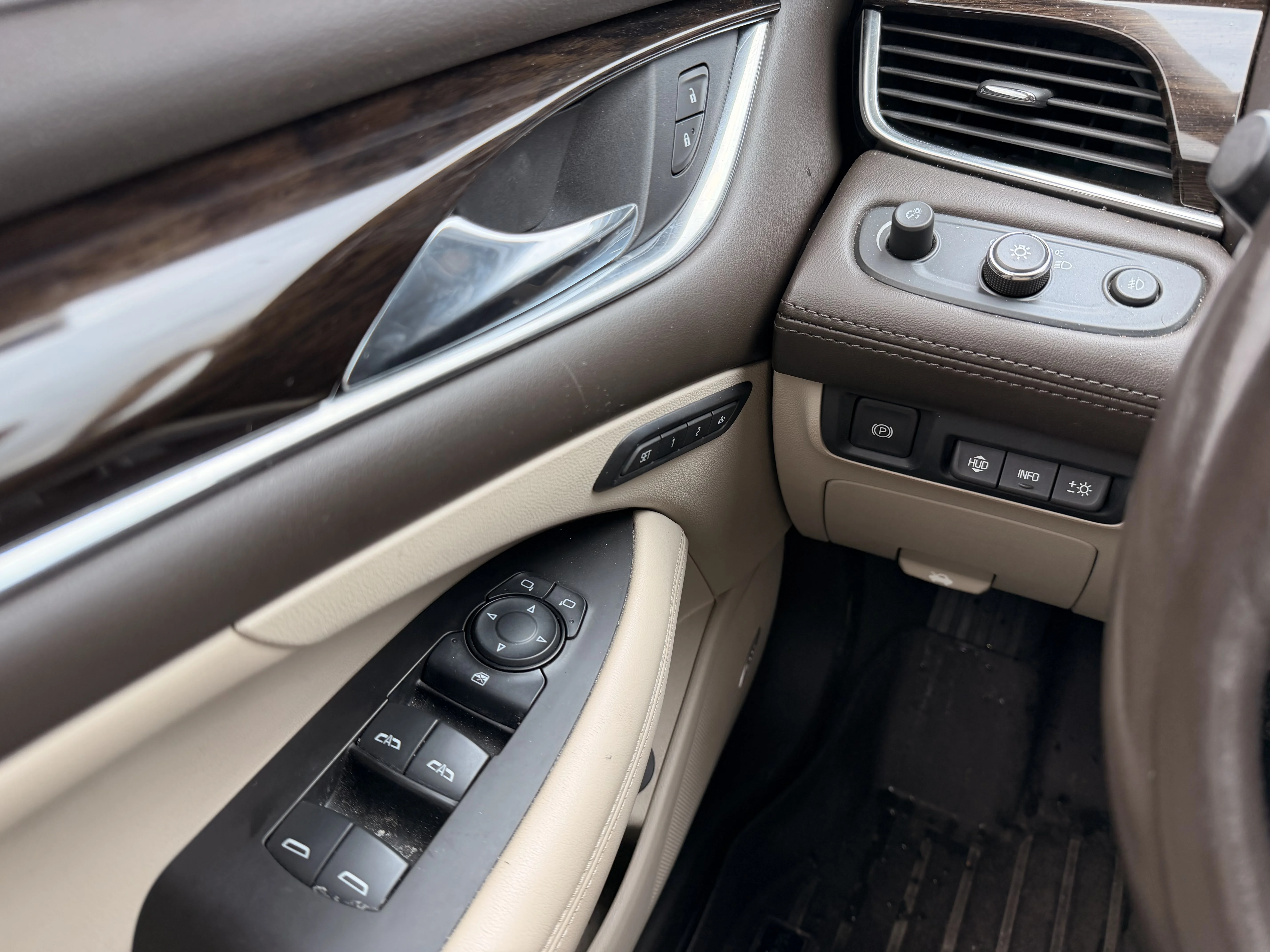 Used 2017 Summit White Buick Premium image 21