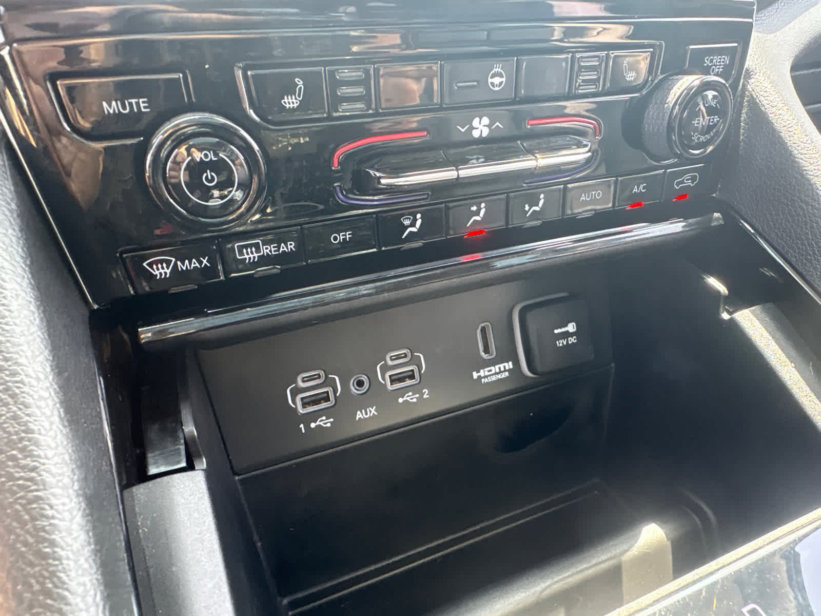 Used 2022 Bright White Clearcoat Jeep  image 27
