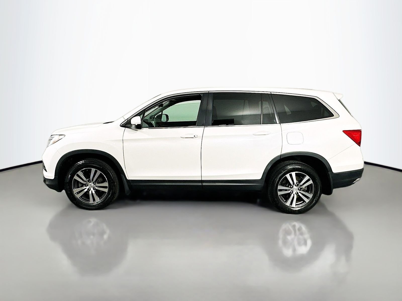 Used 2018 White Diamond Pearl Honda EX image 4