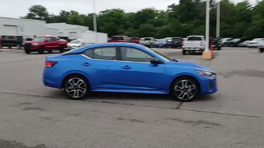 2025 Nissan Sentra SR - Photo 9