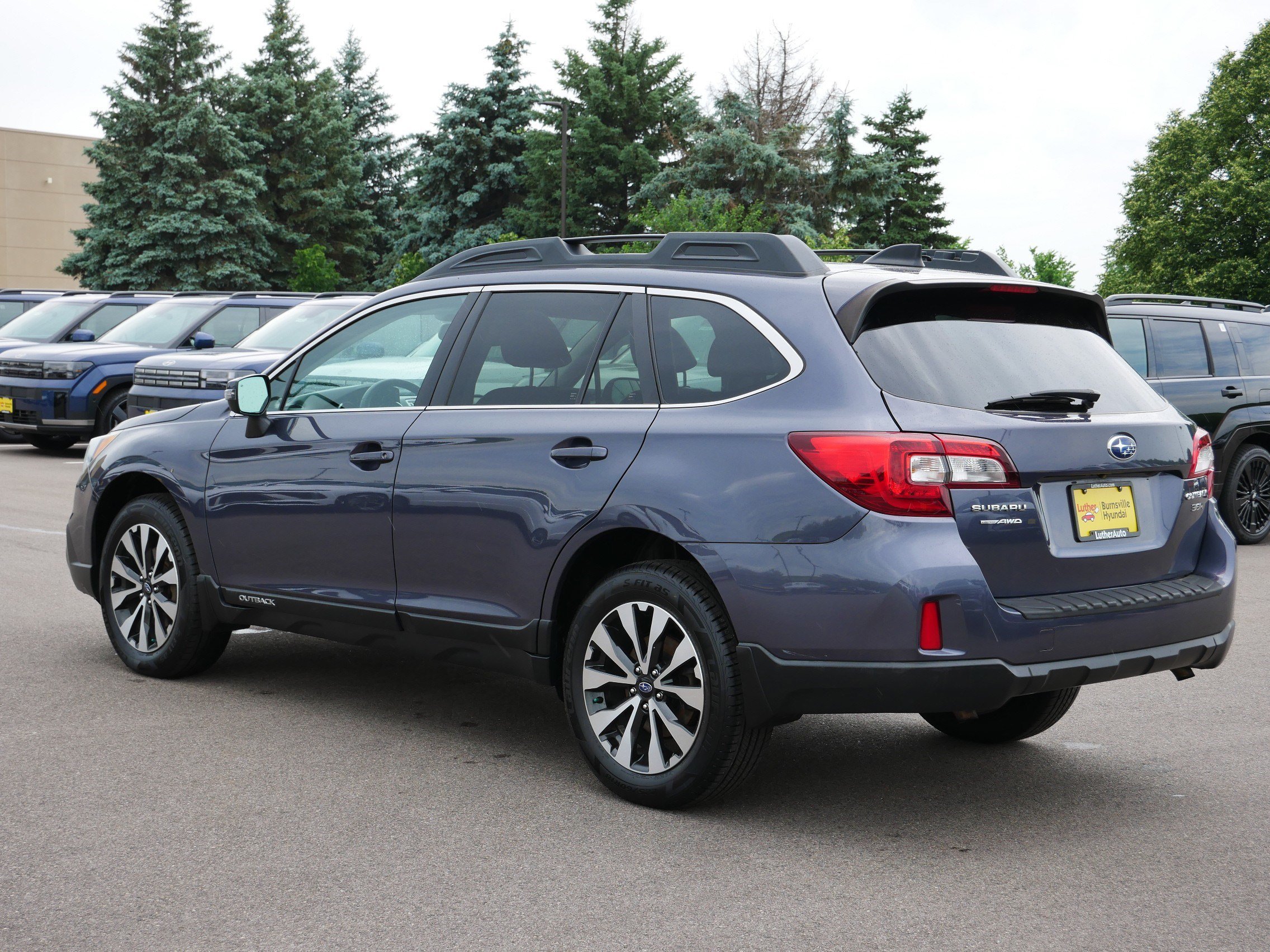 Used 2016 Carbide Gray Metallic Subaru 3.6R Limited image 5