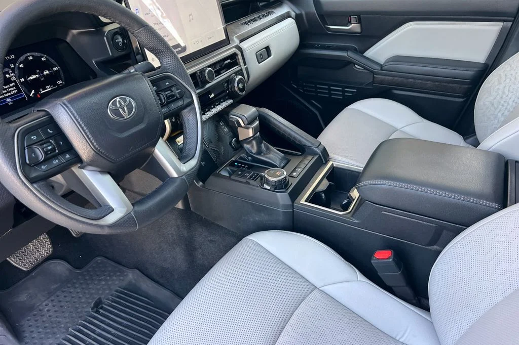 Certified Used 2025  Toyota Limited image 13
