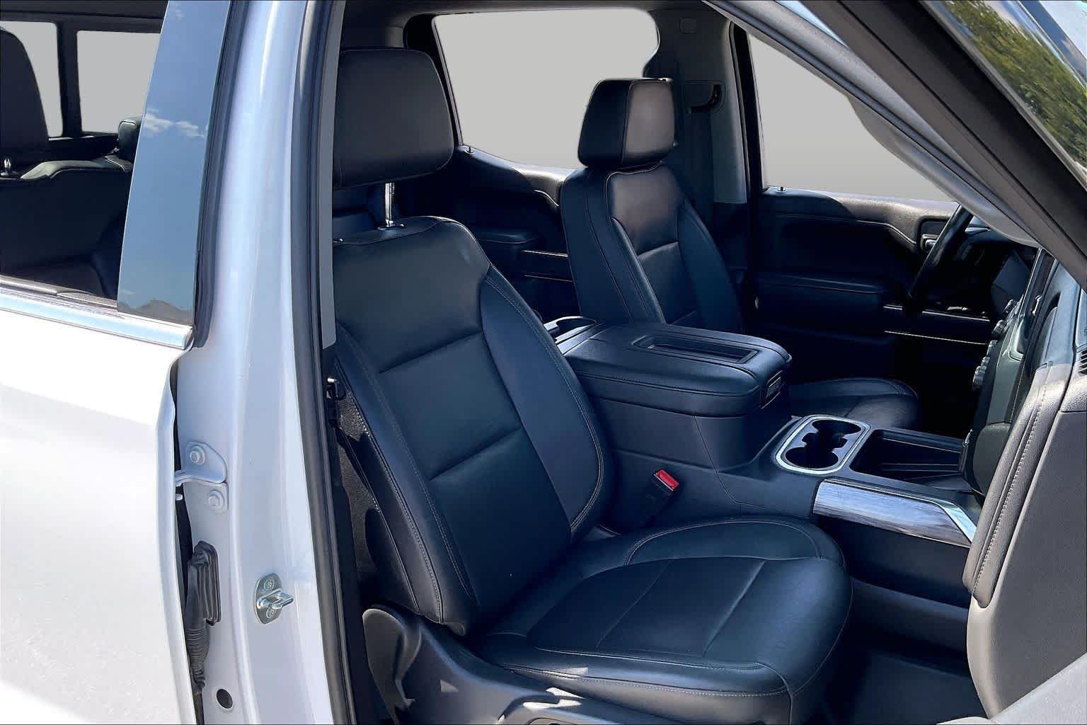 Used 2021 Iridescent Pearl Tricoat Chevrolet LTZ image 9