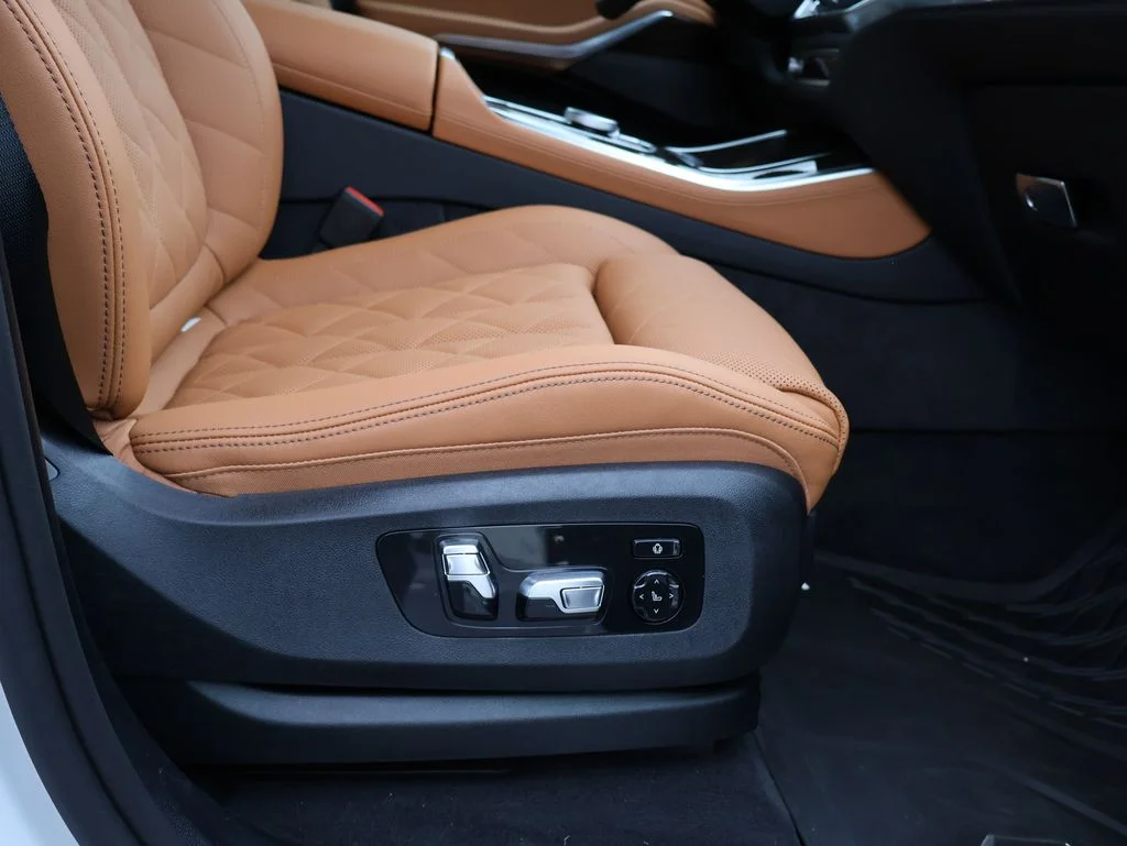 Used 2026 White BMW xDrive40i image 12