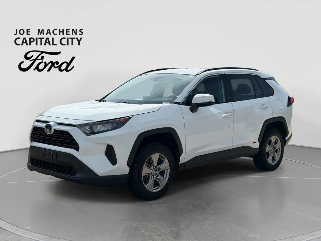 Used 2022 White Toyota LE image 9