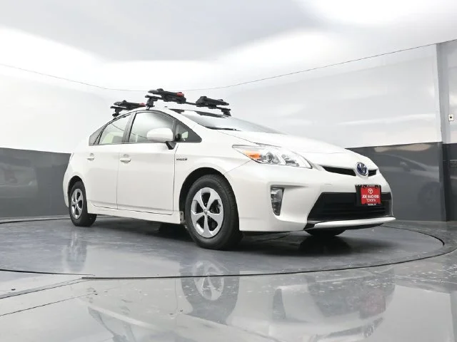 Used 2013 White Toyota Two image 31
