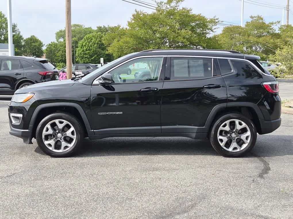 Used 2018 Diamond Black Crystal Pearlcoat Jeep Limited image 5