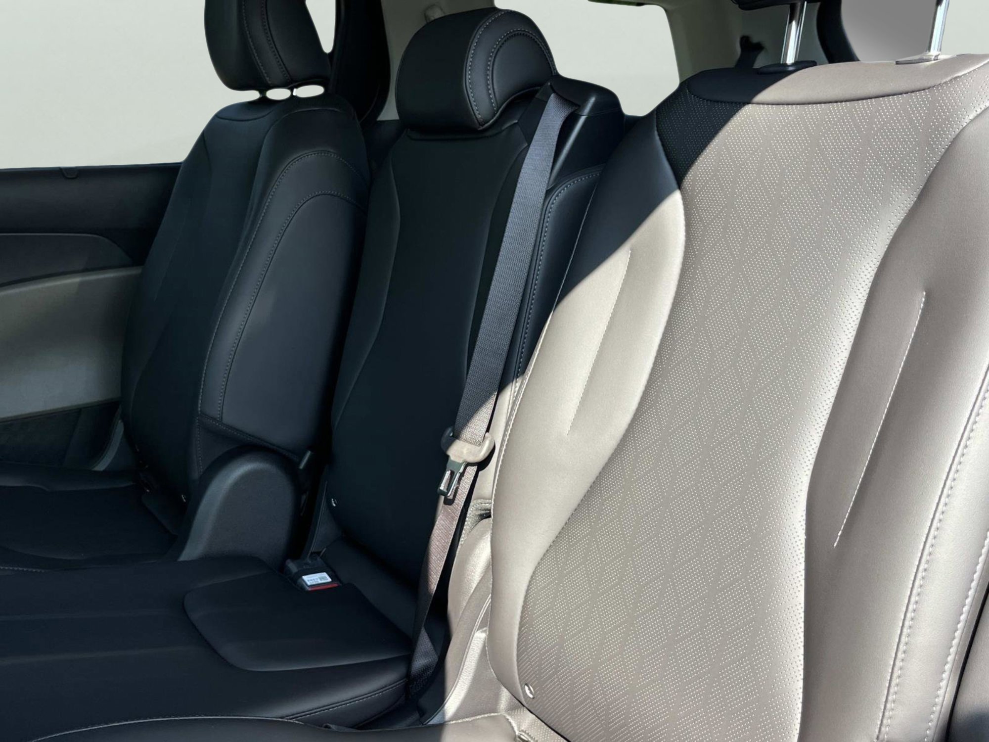 New 2026 Ivory Silver Kia EX image 18