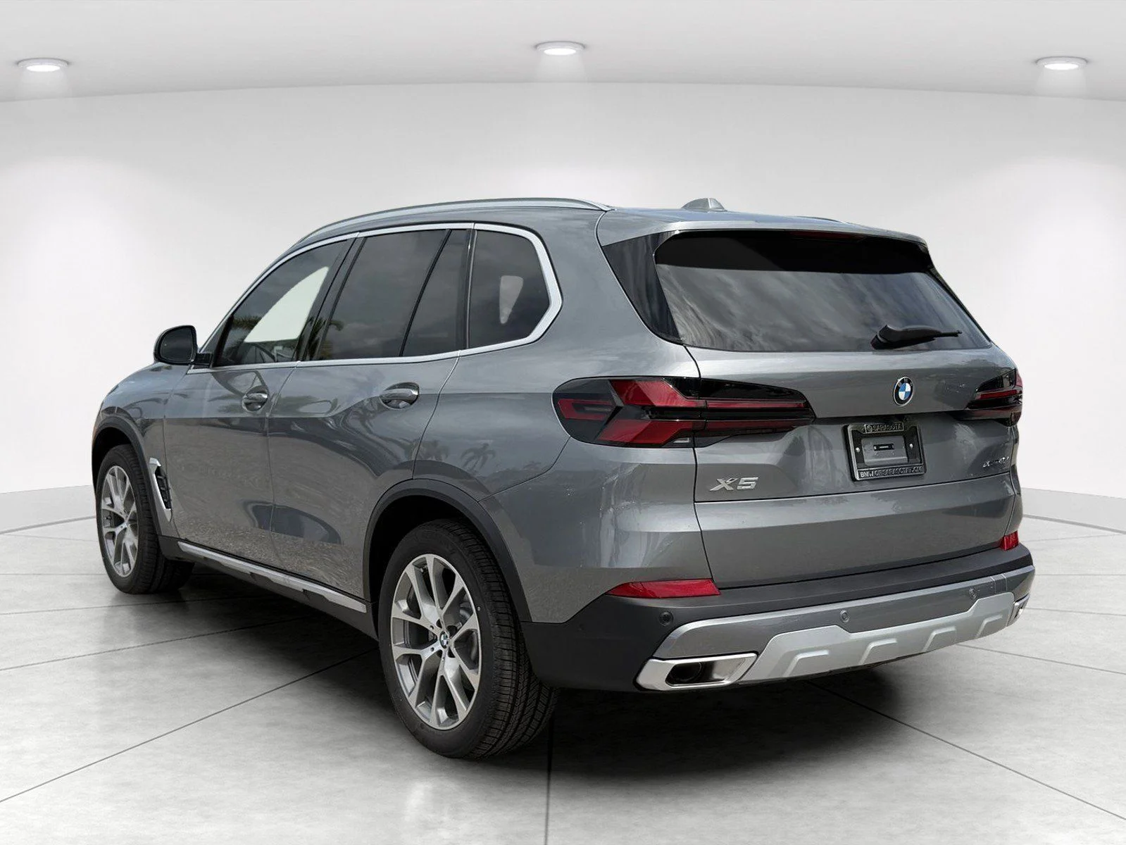 New 2026 Skyscraper Grey Metallic BMW xDrive40i image 5