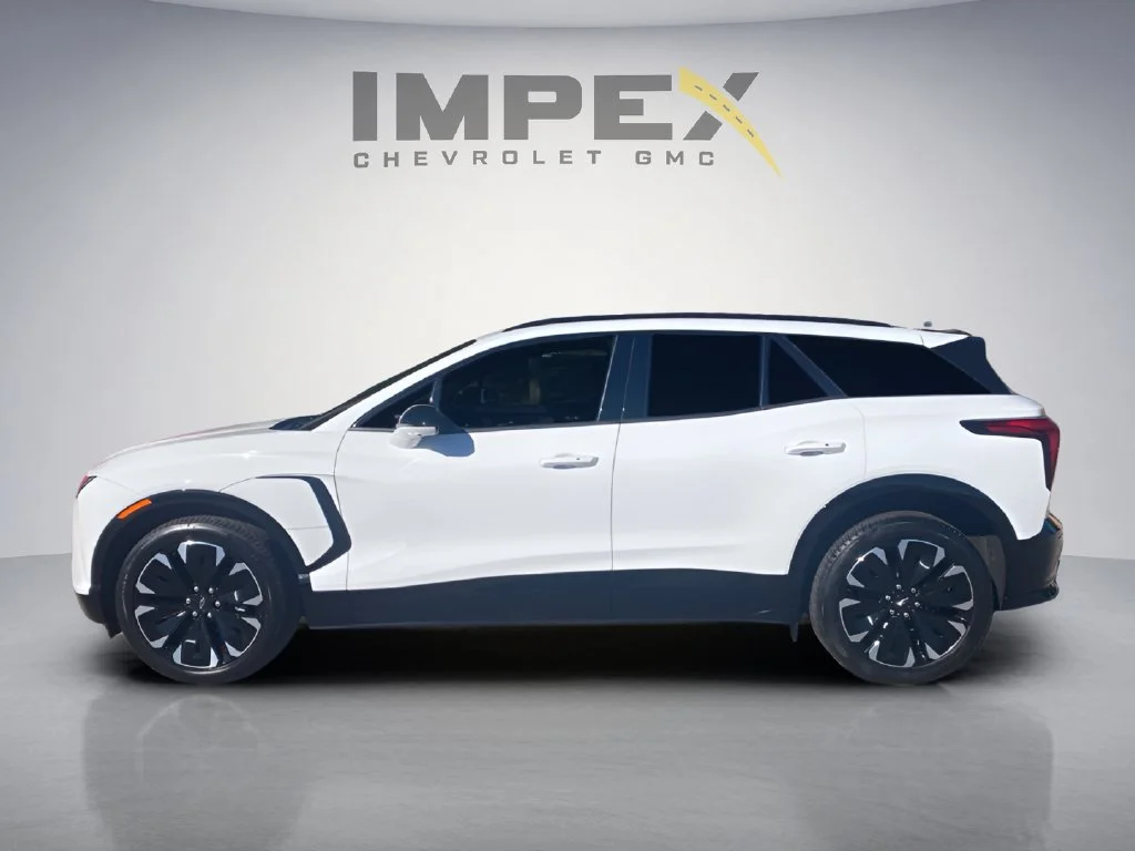 Used 2024 Summit White Chevrolet RS image 2