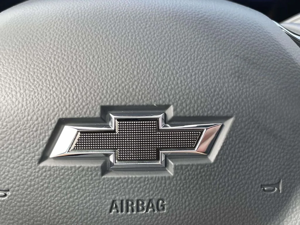 New 2026 Polar White Tricoat Chevrolet RS image 33