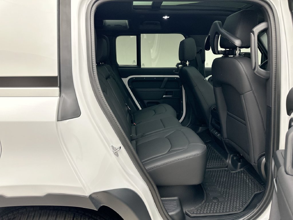 New 2026 Fuji White Land Rover S image 7