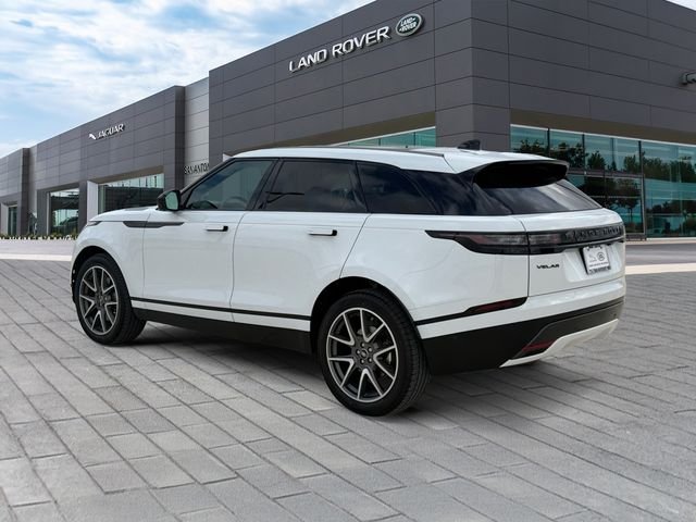 Certified Used 2026 White Land Rover Dynamic SE image 3