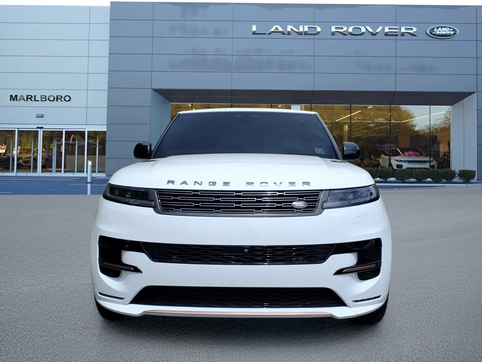 Used 2025 Fuji White 1aa Land Rover Dynamic SE image 8