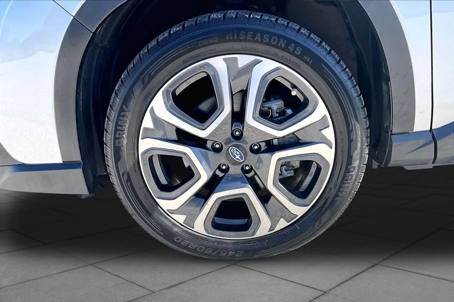 Used 2023 Ice Silver Metallic Subaru Limited image 11