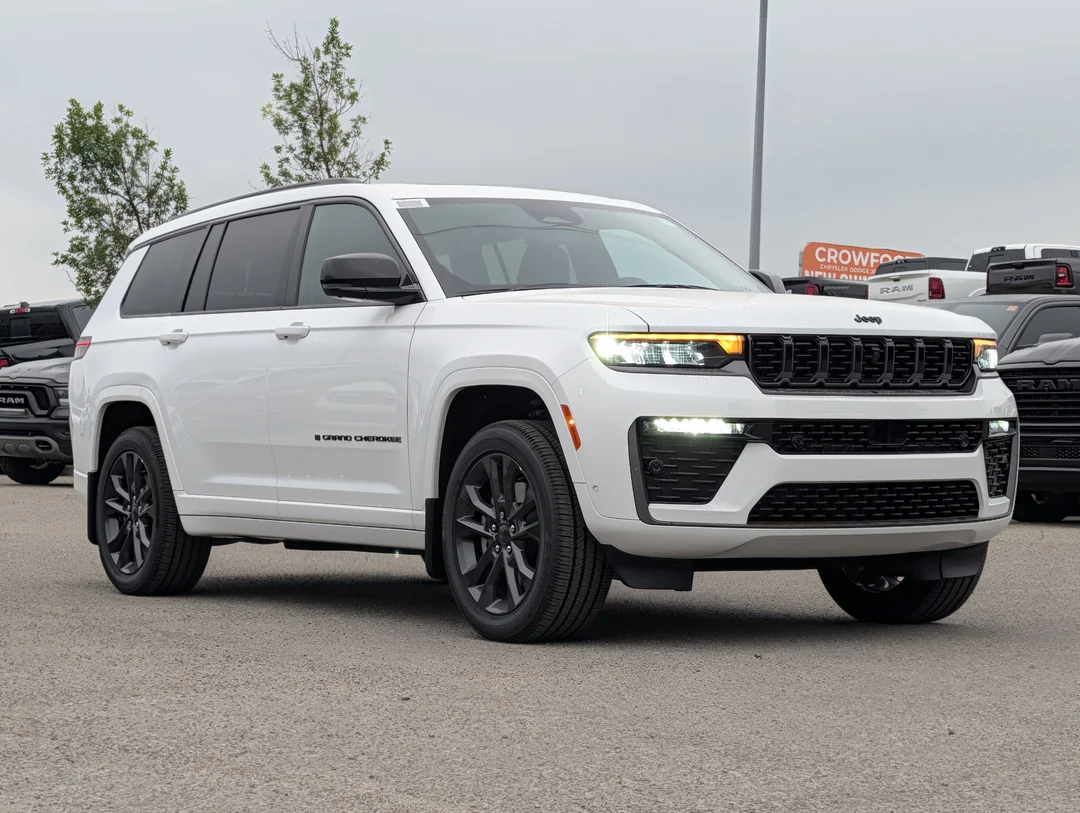 New 2026 White Jeep Limited Reserve - - 4x4 - CommandView Sunroof - Nappa Leather Seats & More! image 2