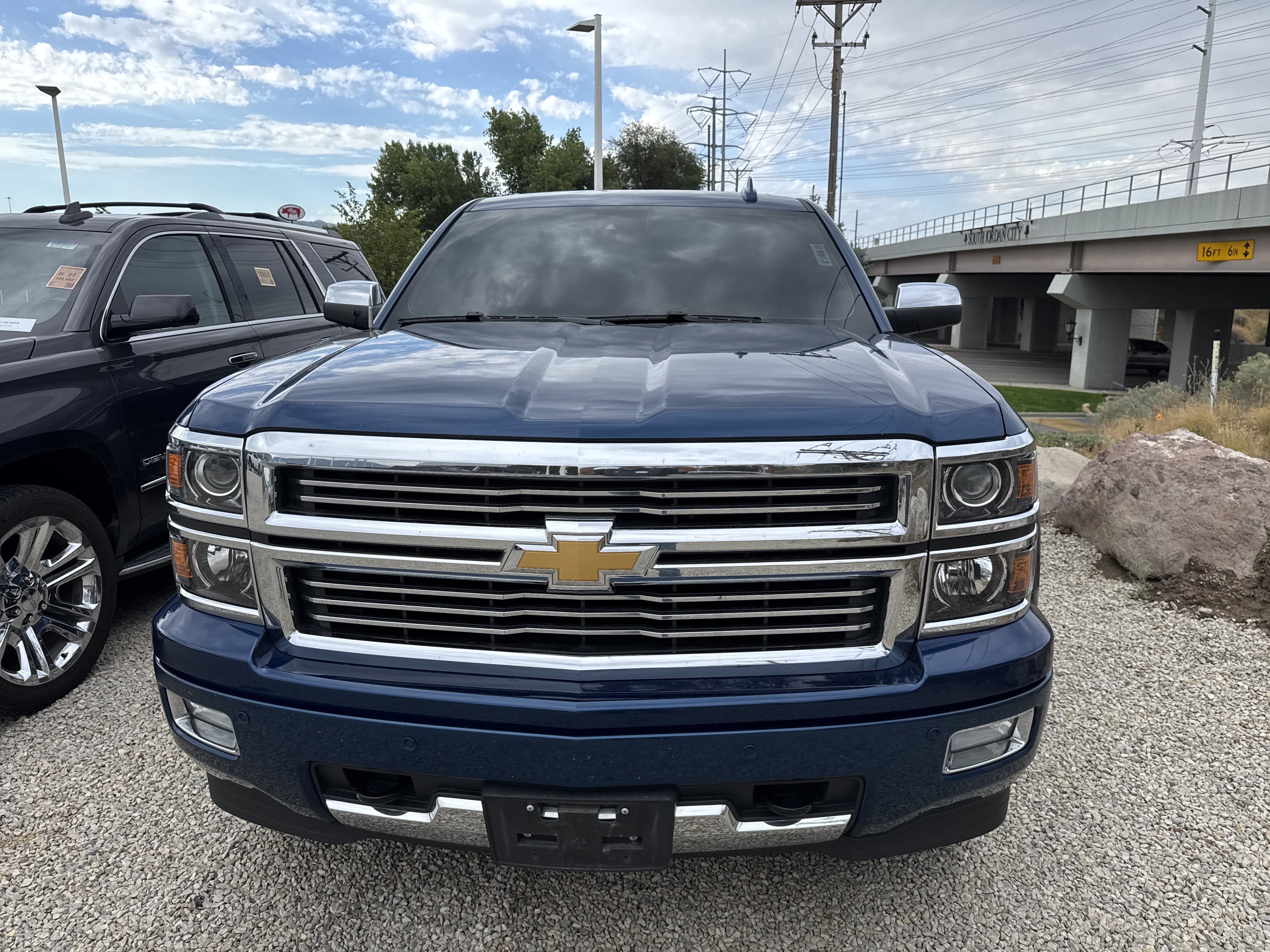 Used 2015 DEEP OCEAN BLUE METALLIC Chevrolet High Country image 4