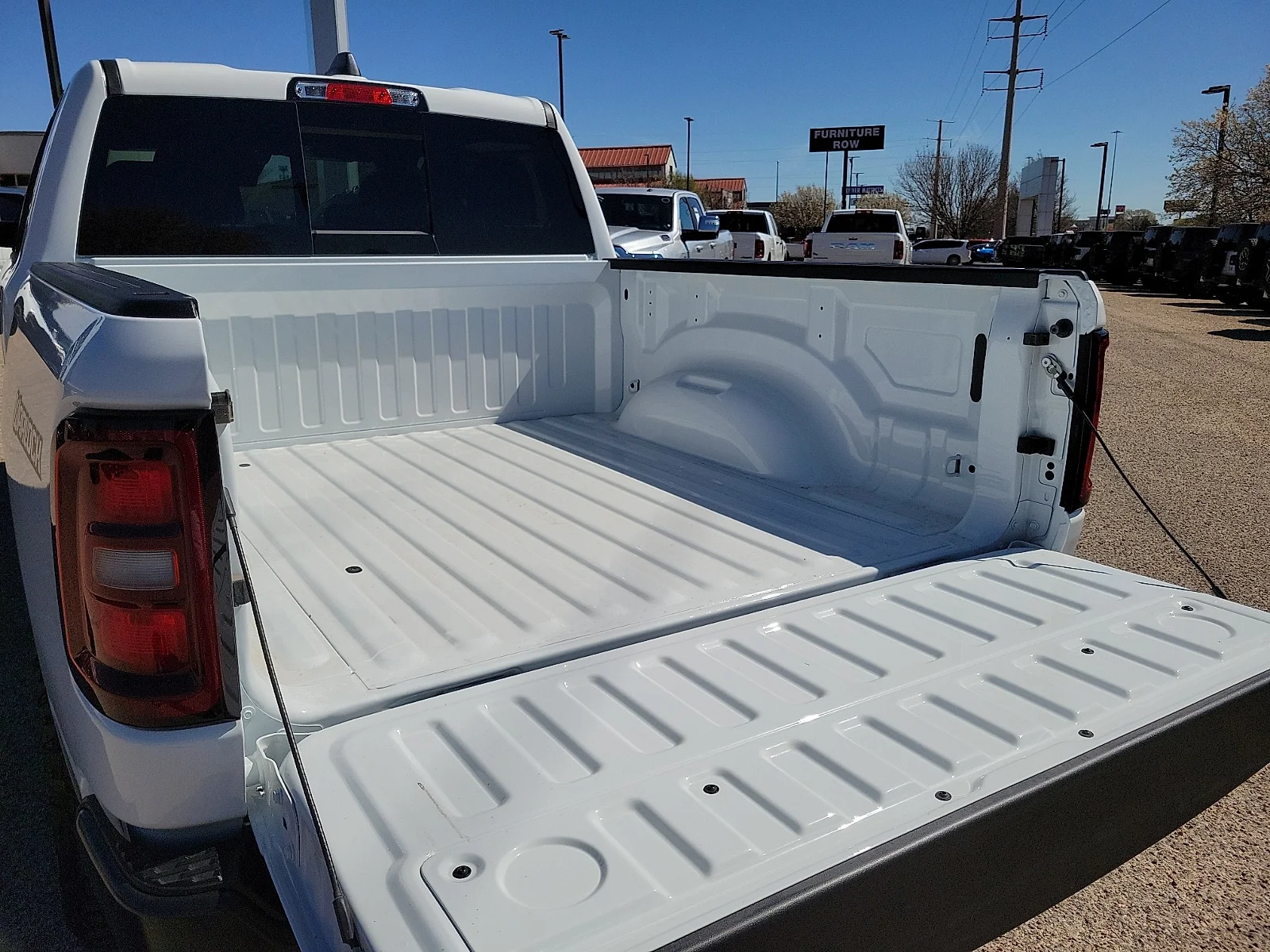 New 2026 PW7 Bright Whit Ram WARLOCK CREW CAB 4X4 5