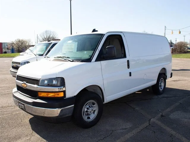 2026 Chevrolet Express 2500 Work Van HD's photo