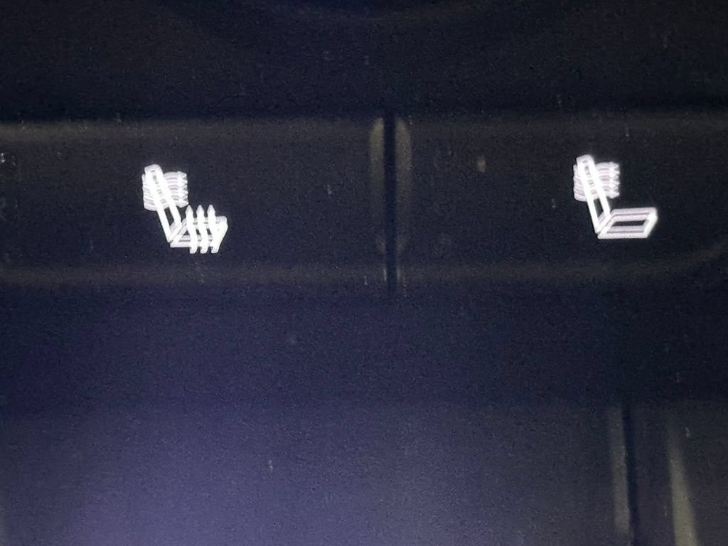 Used 2019 BLACK Chevrolet RST image 33