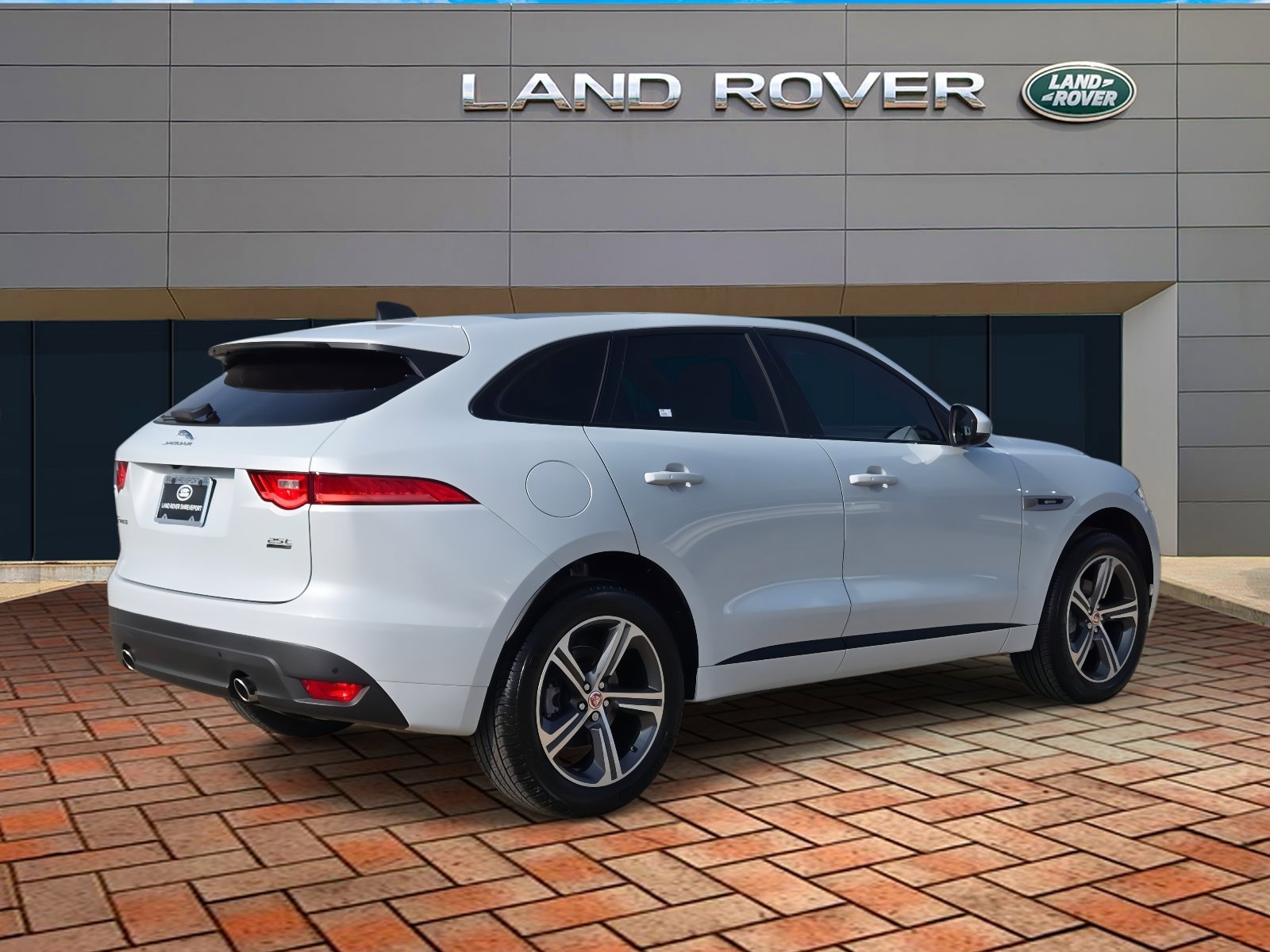Used 2020 Fuji White Jaguar 25t R-Sport image 4